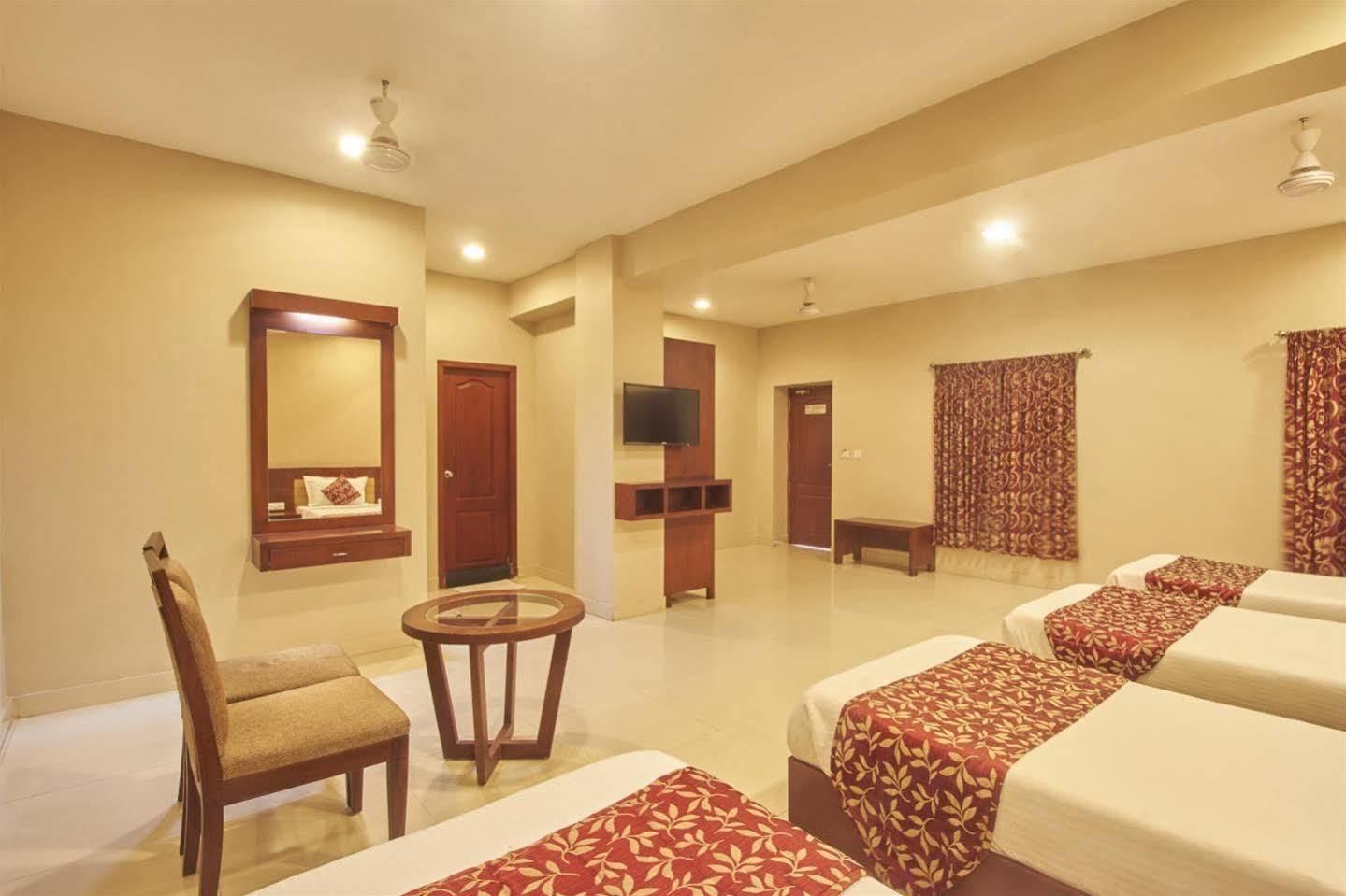 Pleasant Inn Pondicherry Bagian luar foto